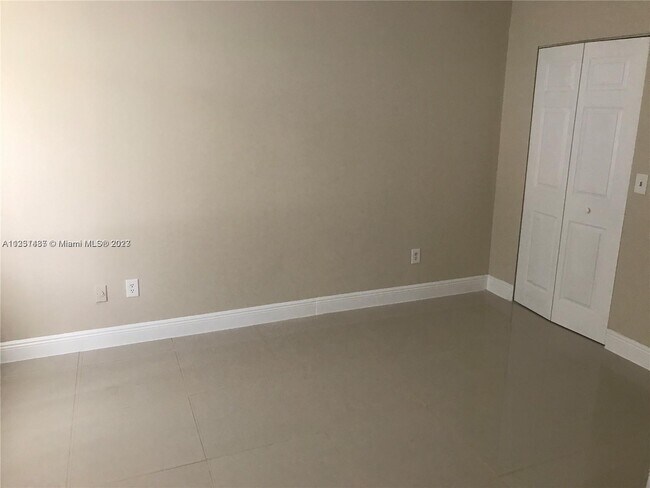 Foto del edificio - 850 NE 209th Terrace