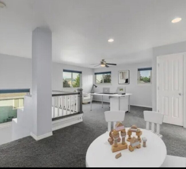 Foto del edificio - Beautiful 3 Bedroom Home with Loft & Finished Basement in Fort Collins