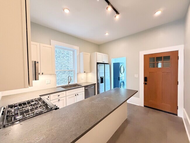 Foto del edificio - 2342 N Kimball Ave