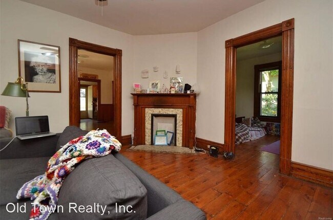 Building Photo - 707 Miller Ave