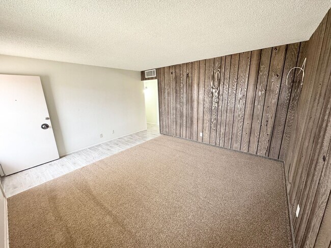 Building Photo - Remodeled 3 Bedroom/2 Bath Single Level Ho...