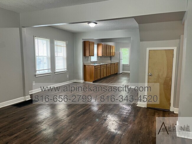 Foto del edificio - Spacious Upstairs Loft with Bathroom!