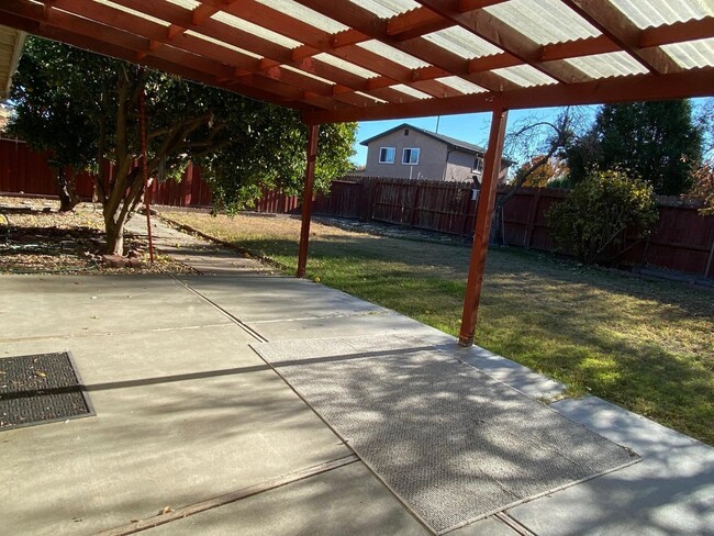 Building Photo - 33941 MacMillan Way