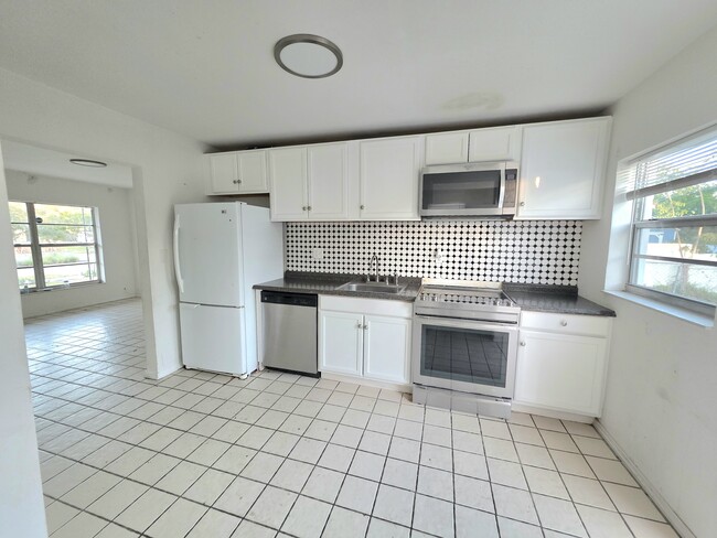 Kitchen - 250 NE 51st St