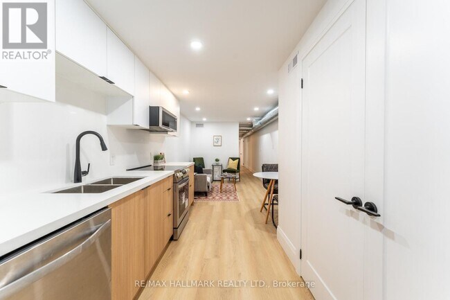 Photo du bâtiment - 700 Adelaide St W