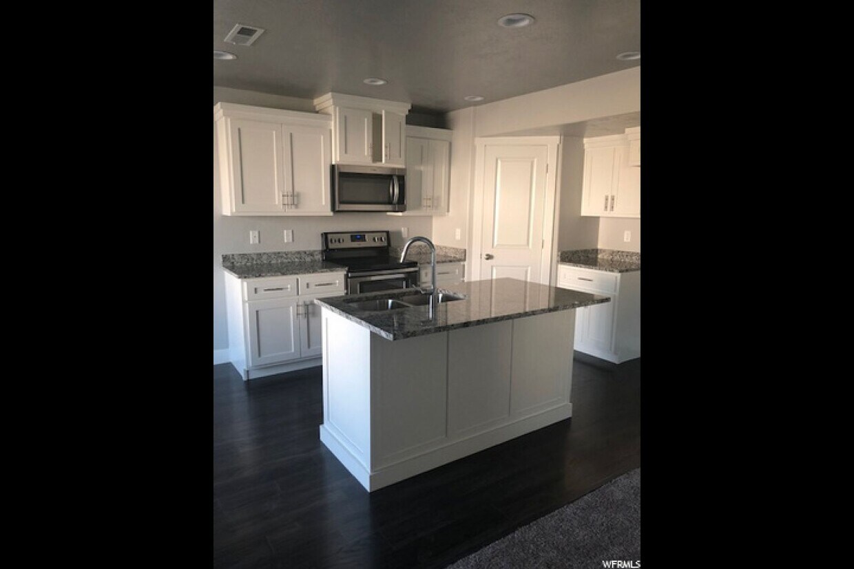 Kitchen - 2448 N 200 E