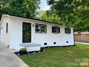 Building Photo - 803 Dogwood Dr
