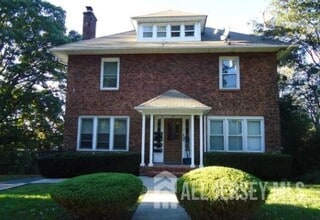 Building Photo - 37 Highland Ave