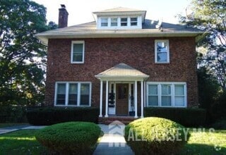 Building Photo - 37 Highland Ave