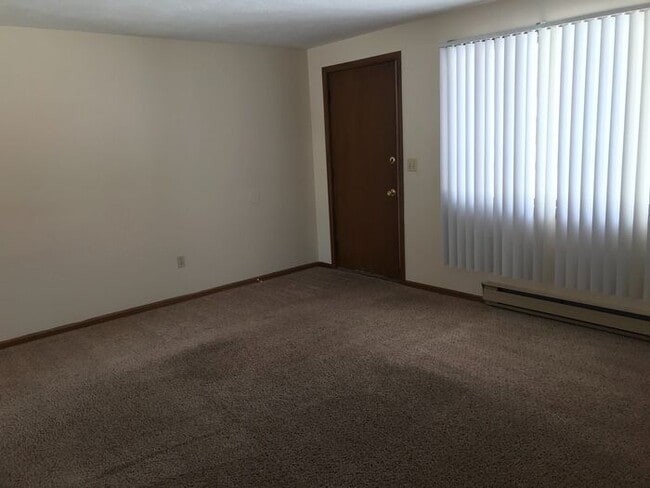 Building Photo - Ravenwood- Jackson Township 2 Bedroom Duplex