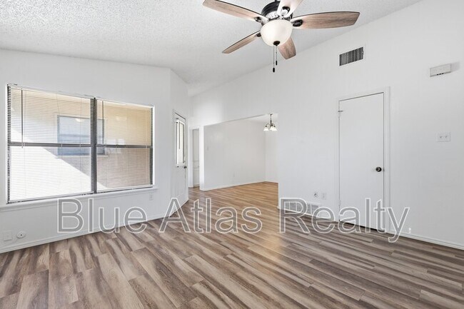 Foto del edificio - 2747 Countryside Ln