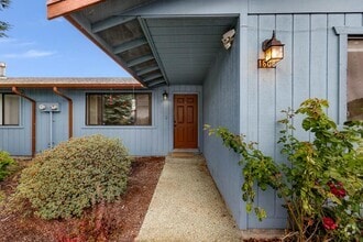 Building Photo - 1806 N 40th Pl