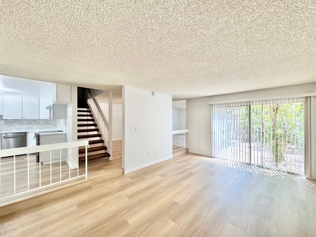Building Photo - 10464 Larwin Ave
