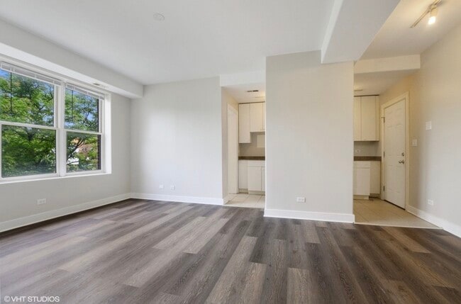 Photo - 4335 W Irving Park Rd (Chicago, IL) Apartment