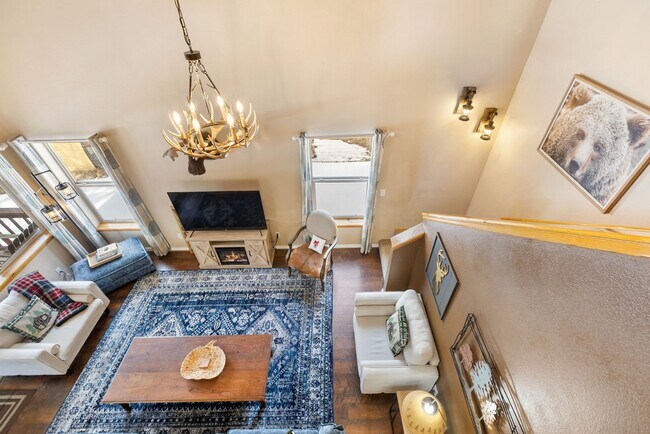 Foto del edificio - 3 Bed 2 Bath Fully Furnished in Woodland Park