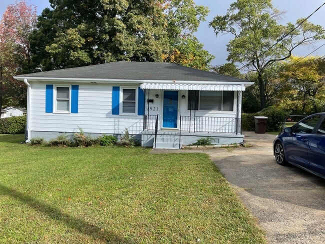 Building Photo - Updated 3 Bedroom- Convenient to Restaurants, Cone Hospital & Wendover Ave