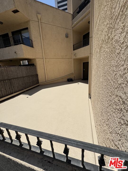 Building Photo - 1633 S Bentley Ave