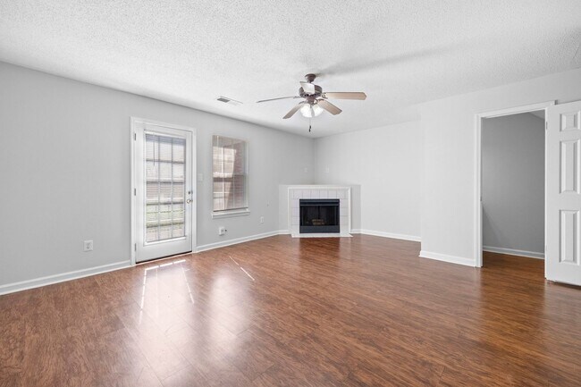 Building Photo - Spacious 2 Bedroom Townhome in Horn Lake