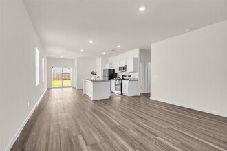 Building Photo - 18669 Shauna Danielle Dr