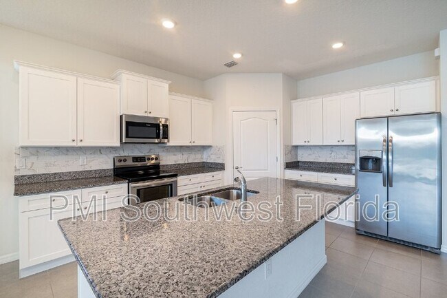 Foto del edificio - 5928 Silver Palm Blvd