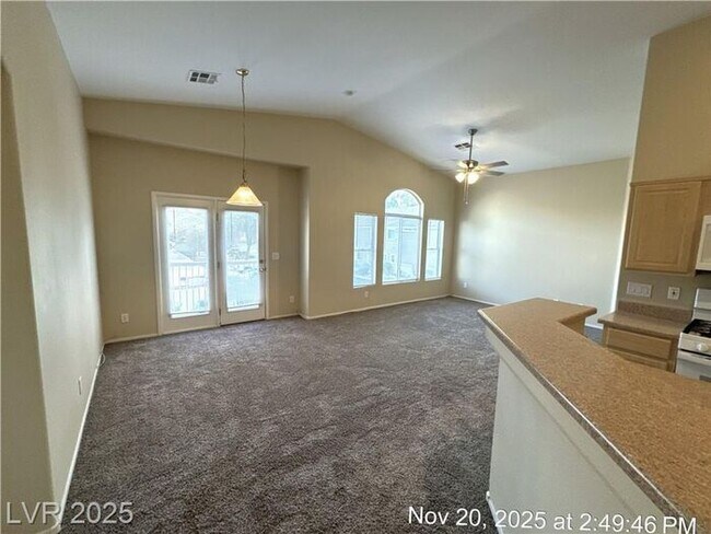 Foto del edificio - Fantastic SE townhome in a gated community!