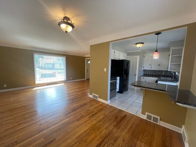 Foto del edificio - 4173 Hinsdale Rd