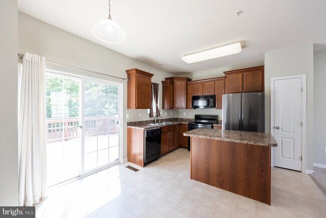 Foto del edificio - 6810 Warfield St