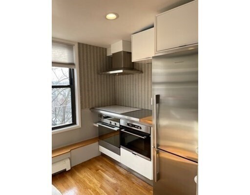Building Photo - 806 Tremont St