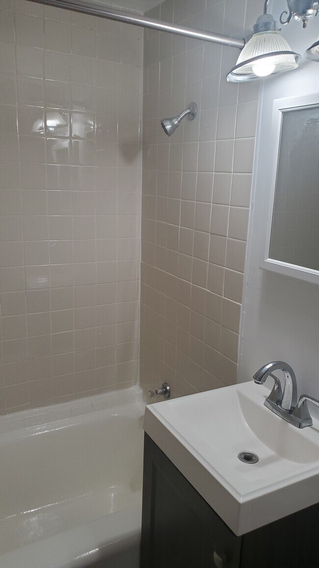 Shower - 4031 N McVicker Ave