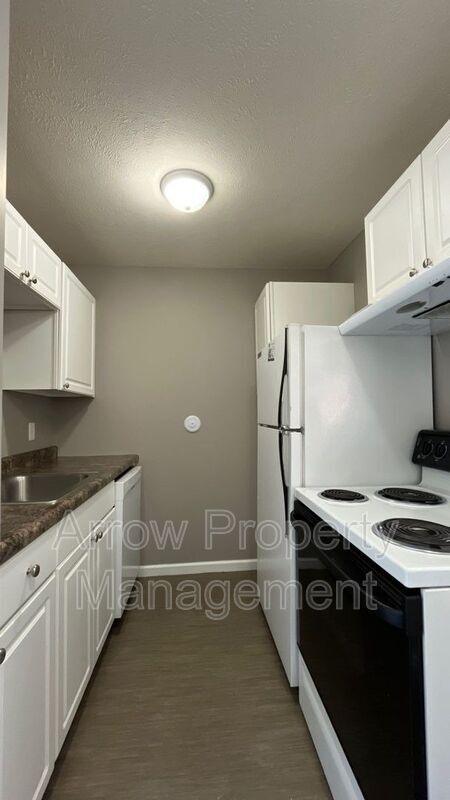 Building Photo - 1111 E St