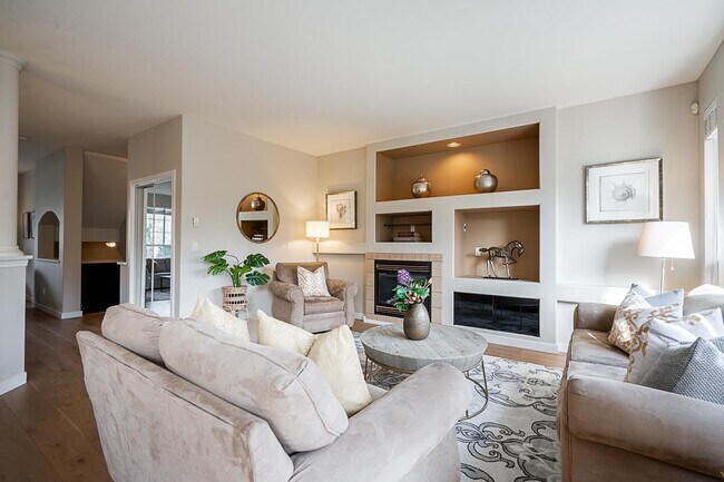 Photo du bâtiment - 3338 Rosemary Heights Crescent