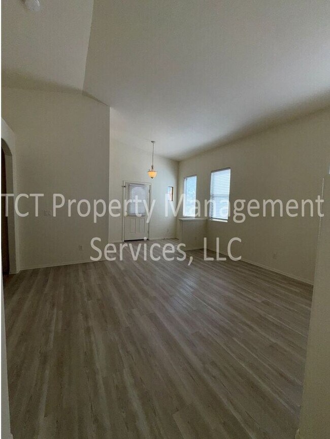 Foto del edificio - Cute 3 Bedroom In Power Ranch!