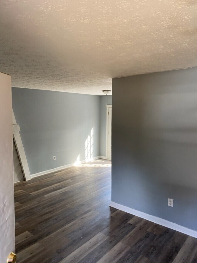 Sala de estar - 191 Smokerise Ct