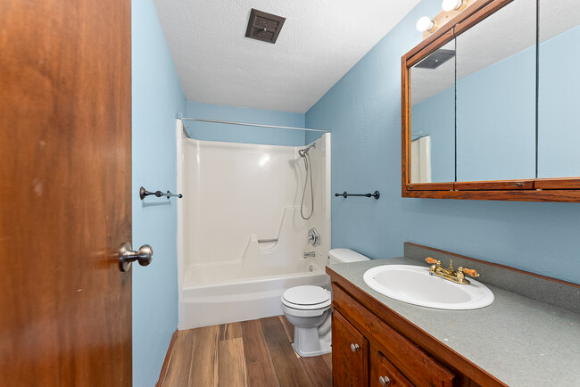 Upstairs Bathroom - 4012 E 24th St