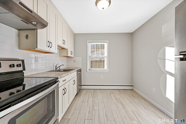 Foto del edificio - 63 Creamery Rd