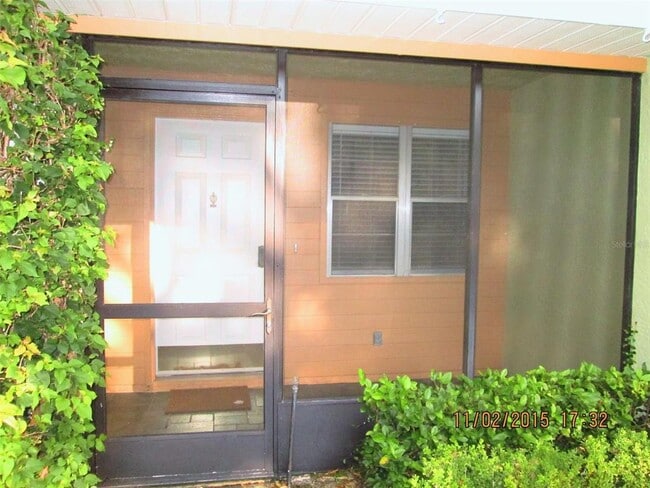 Foto del edificio - 2833 Orange Tree Cir N