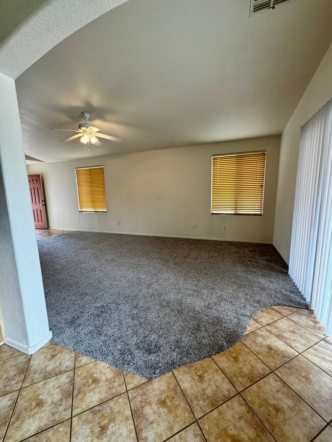 Foto del edificio - FOR RENT