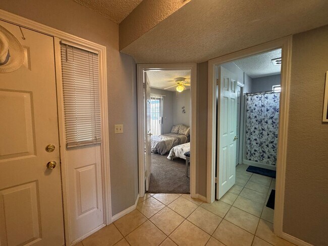 Foto del edificio - FURNISHED 2BR CONDO w/Utilities Water View Gated NO STAIRS