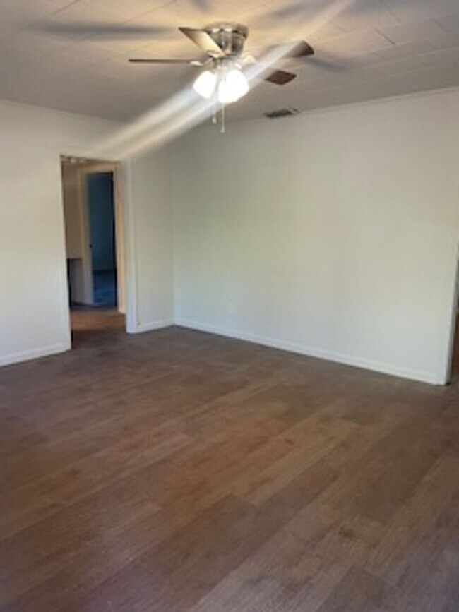 Building Photo - 2053 Belle Vue Way