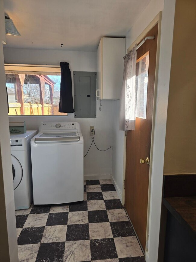 Foto del edificio - 3 bed 1 bath w/ detached garage in Ephrata