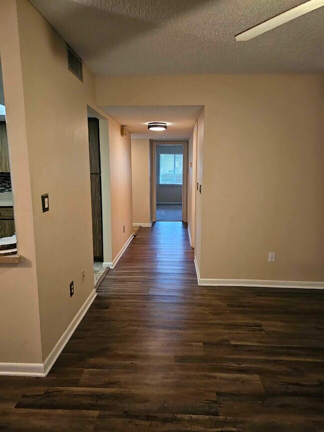 Foto del edificio - 553 Fairways Dr