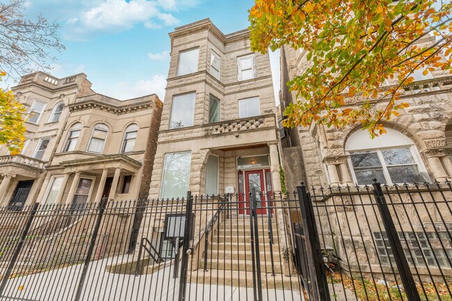 Foto del edificio - 1326 S Troy St