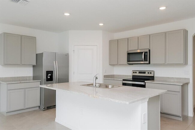 Building Photo - 17226 Reserva Dr