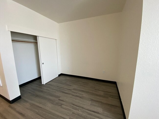 Foto del edificio - Miley Gardens at Eastmont- 55+ Senior Affordable Community