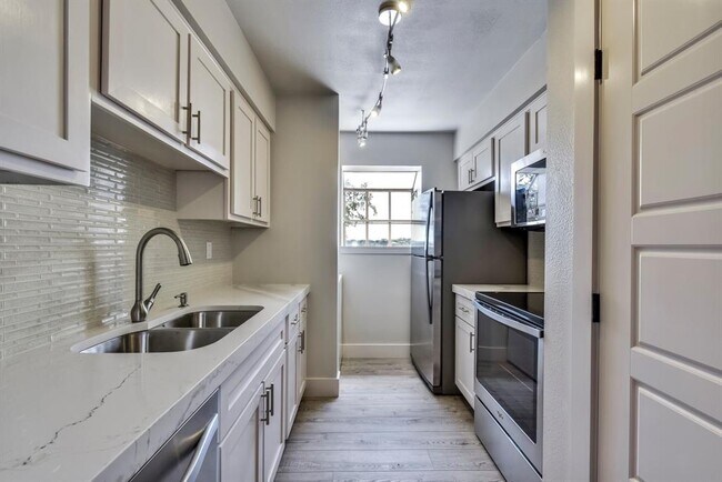 Foto del edificio - 6903 Deatonhill Dr