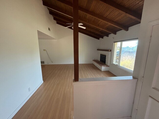 Foto del edificio - Your Serene Oasis Awaits in the Hope Neigh...