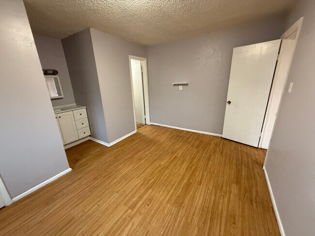 Building Photo - 125 Charmony Frontage Rd