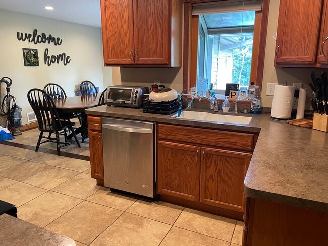 Kitchen: stainless steel appliances - 10909 Russell Ave S
