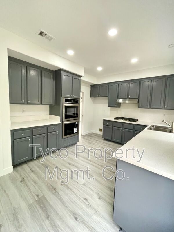 Foto del edificio - 659 Rosita Ct