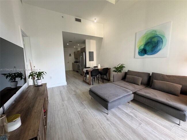 Foto del edificio - 121 NE 34th St
